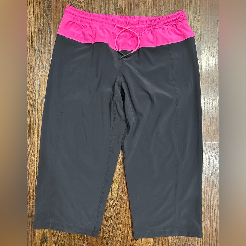 Lululemon Step Lively Crop Raspberry Glo Light/Black Size 10